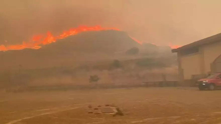 El fuego se aproxima a Uncastillo, en un incendio que ya ha arrasado con 6.000 hectáreas en las Cinco Villas