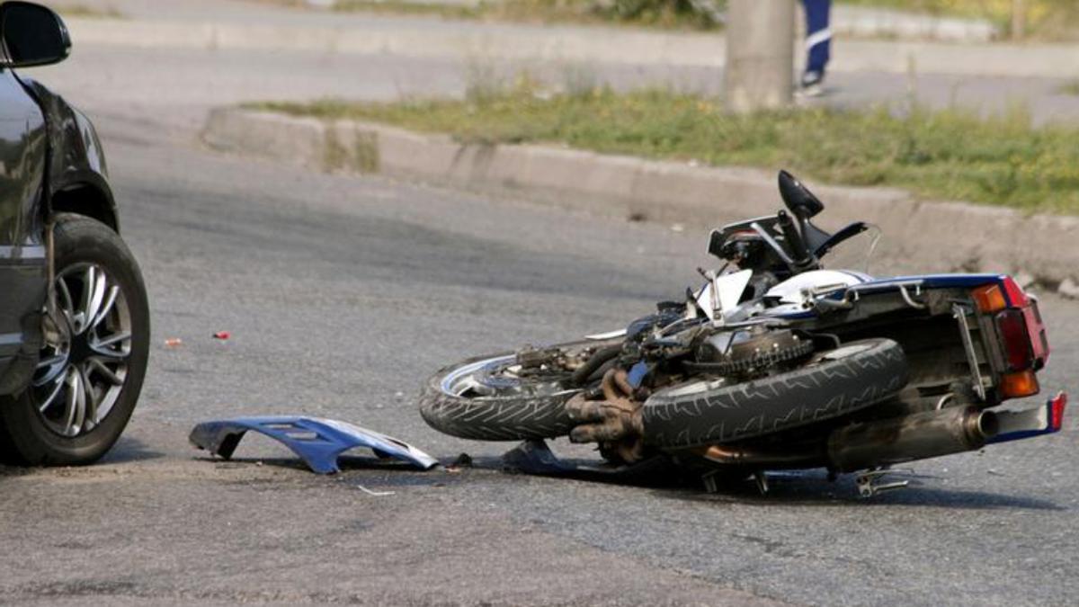Una moto atropella a dos motos en Canarias