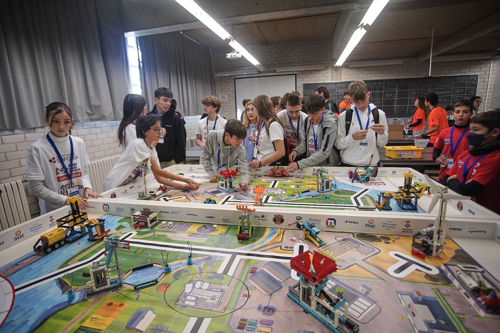 Les imatges de la «First Lego League» a Girona