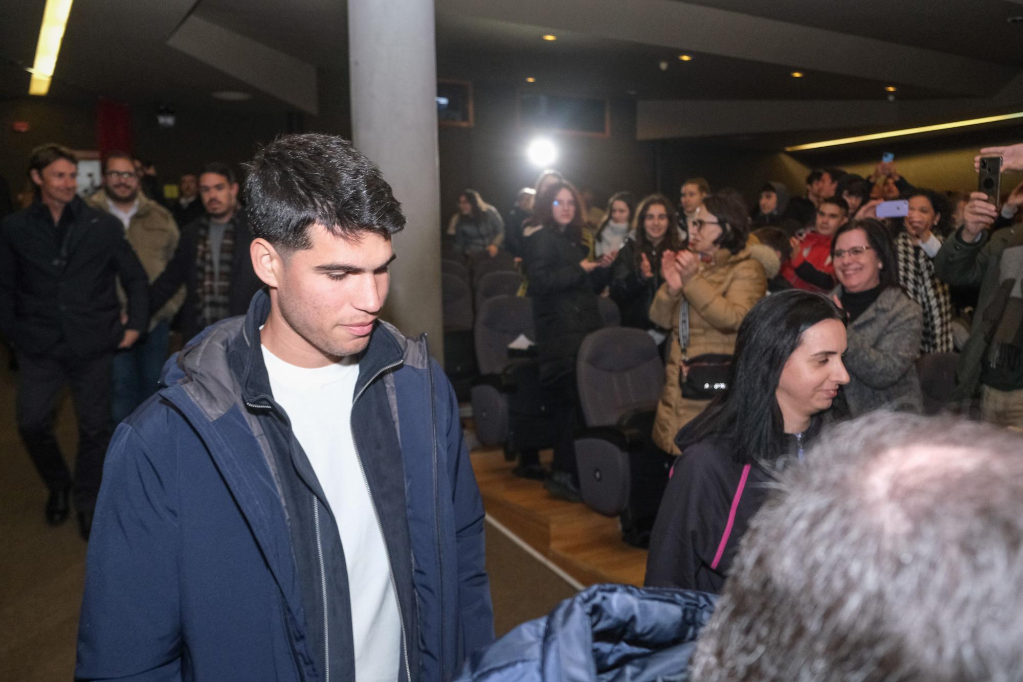 Carlos Alcaraz levanta pasiones en Villena