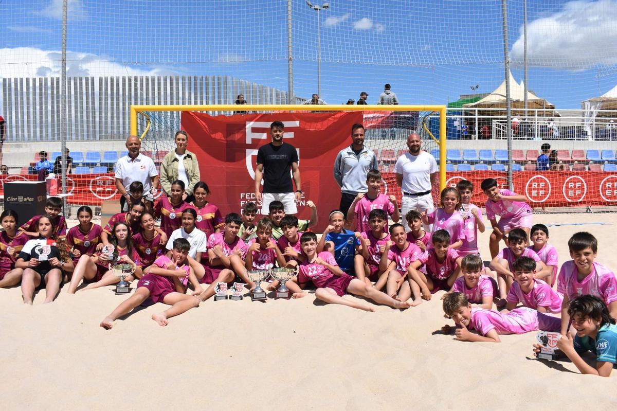 Uno de los equipos participantes en la Copa Presidente de fútbol playa.