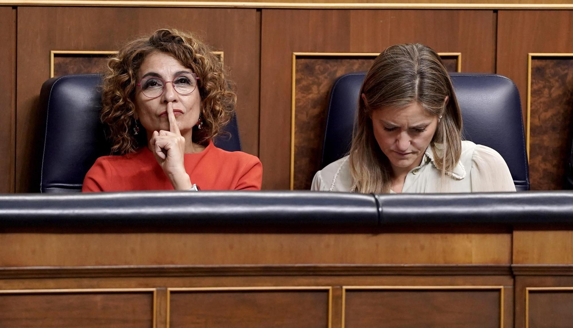 María Jesús Montero y Sara Aagesen. Pedro Sánchez comparece en el Congreso de los Diputados.
