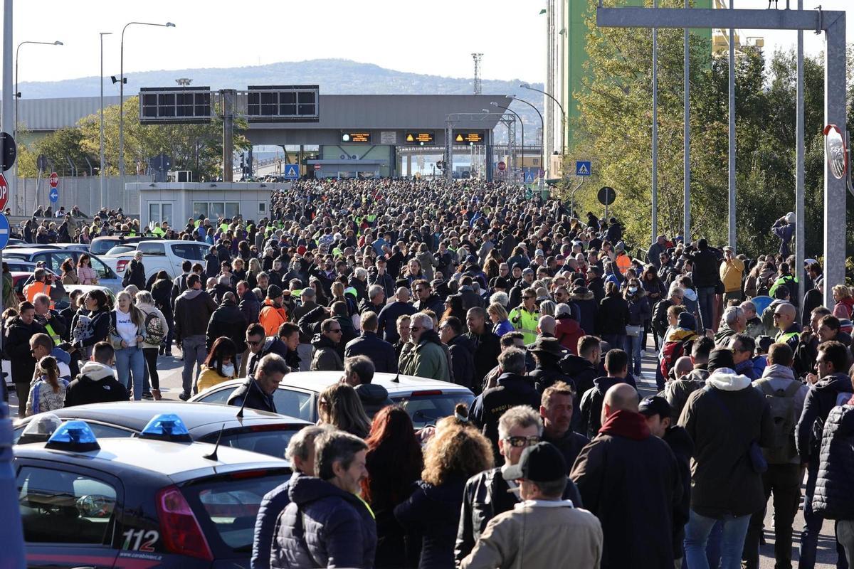 Manifestación en el puerto de Trieste por la obligatoriedad del 'green pass' para los trabajadores en Italia.