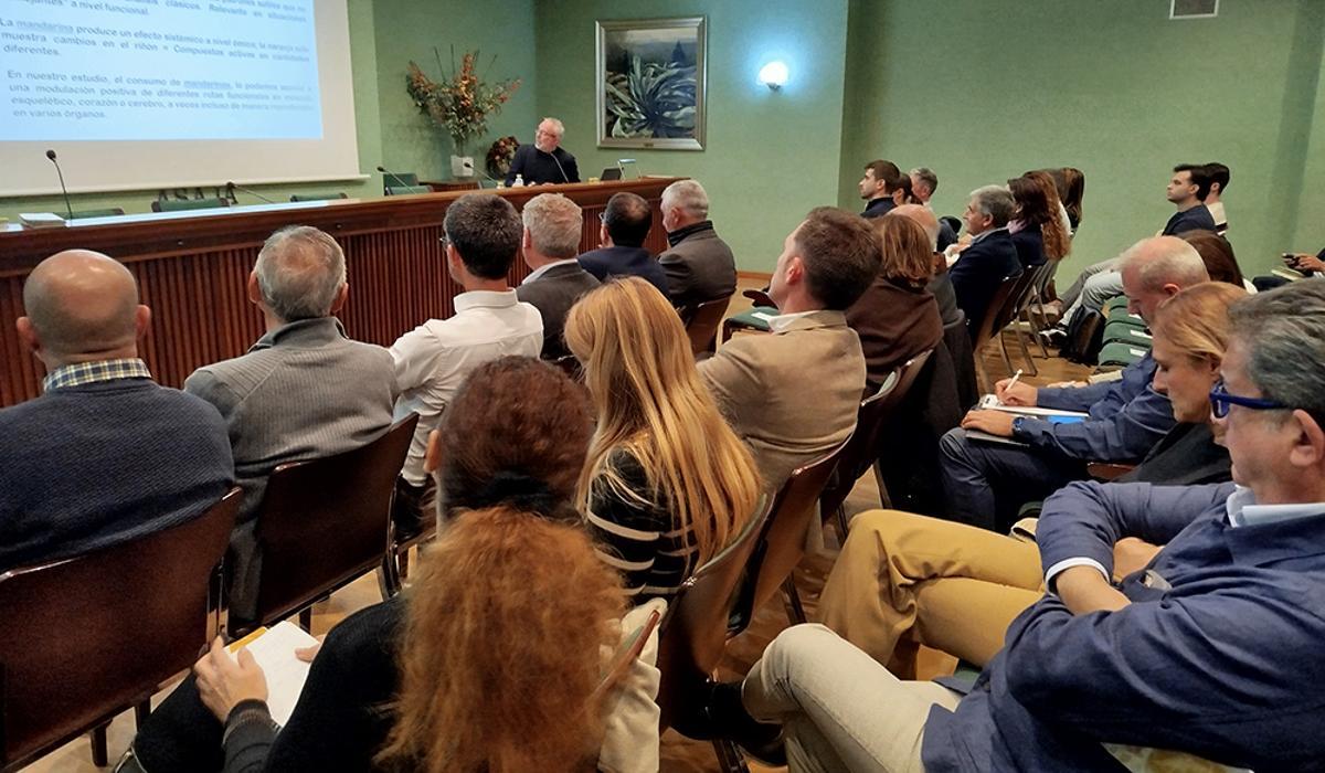 Público en la sede de AVA-Asaja.