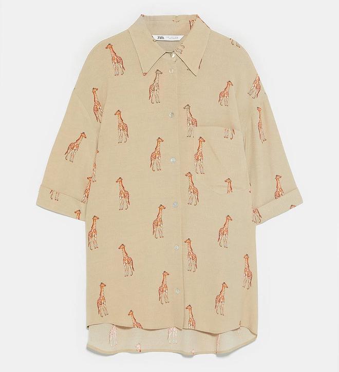 Camisa con estampado de jirafas