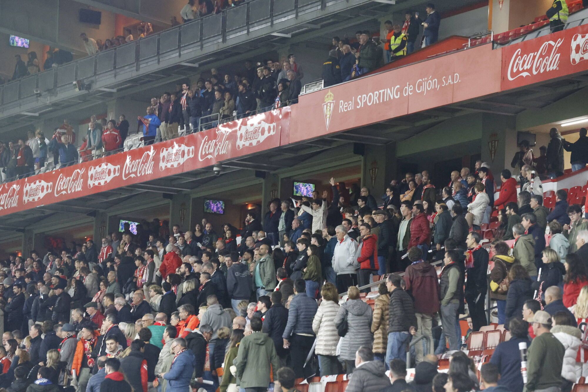 EN IMÁGENES: El Sporting - Tenerife disputado en El Molinón