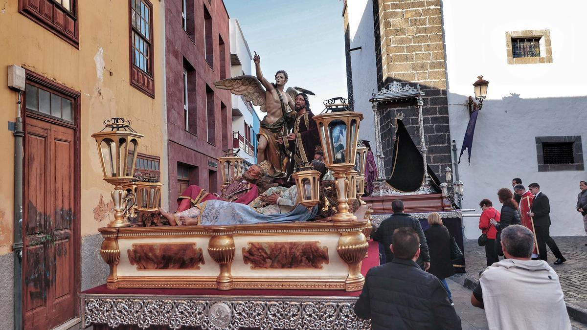 Procesión del paso de la Dolorosa, San Juan y la Magdalena del convento de Las Claras al Santuario del Cristo