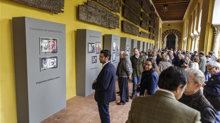 El Patio de los Naranjos acoge una exposición sobre la Pasión de Cristo