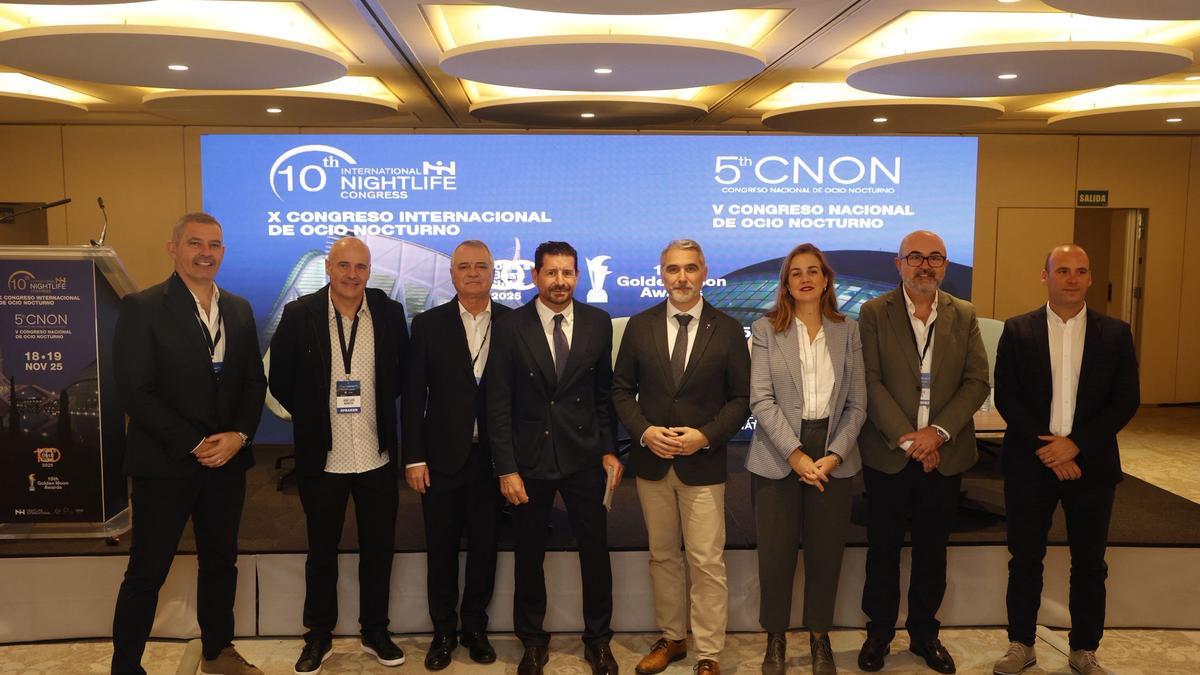 Autoridades y representantes del sector del ocio nocturno, durante la inauguración del Congreso.