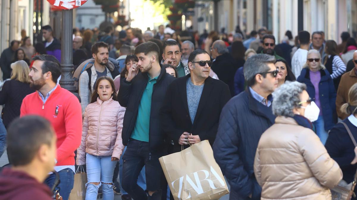 Ambiente en el centro comercial de Córdoba estas Navidades.