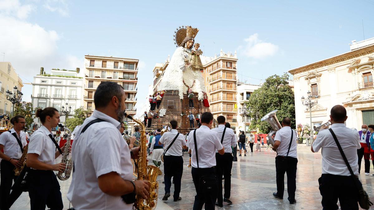 Búscate en el segundo día de Ofrenda por la calle Caballeros (entre las 17.00 y las 18.00 horas)