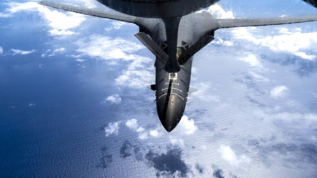 Imatge d'un avió militar dels Estats Units