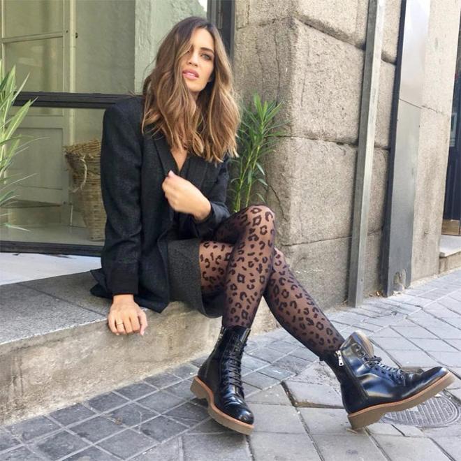 Sara Carbonero con medias 'animal print' de leopardo, de Calzedonia