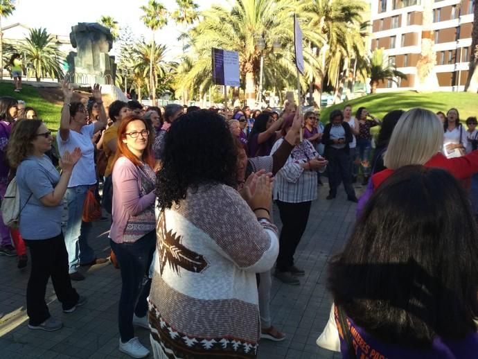 Nueva concentración en La Feria contra la libertad provisional de 'La Manada'