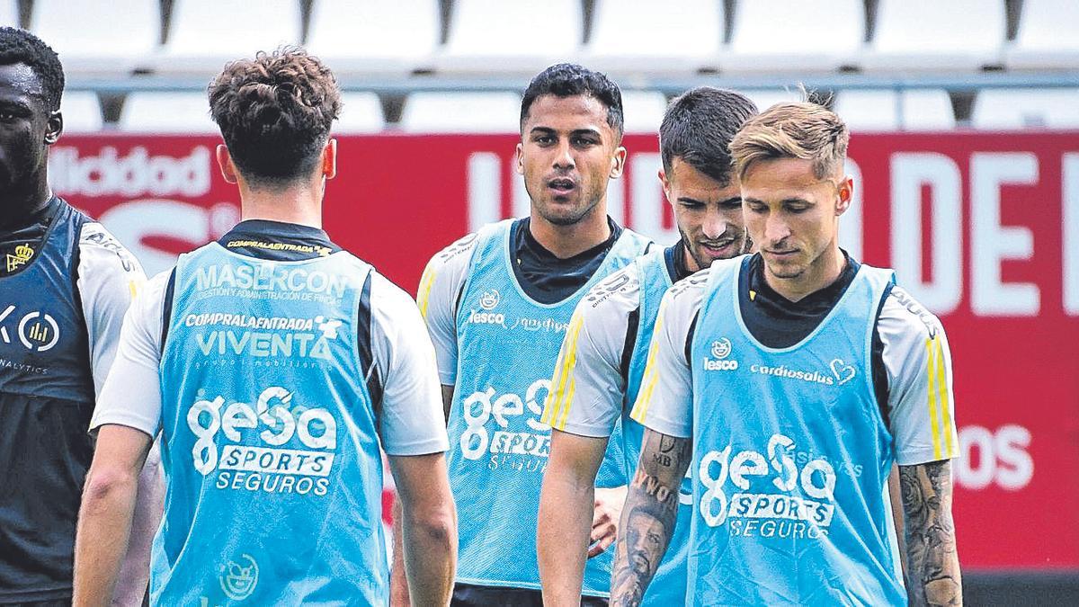 Los jugadores del Real Murcia, en un entrenamiento.