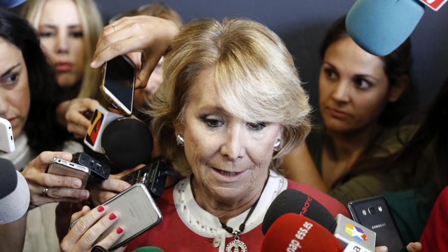 Esperanza Aguirre declara ante los medios.