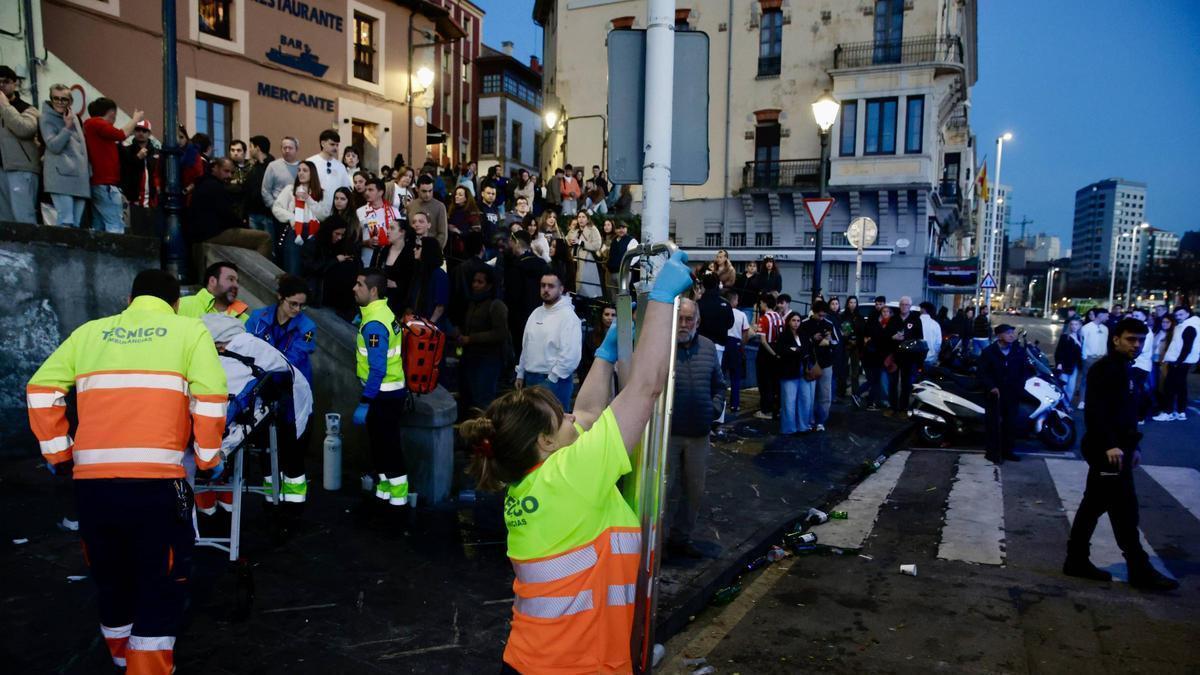 Operativo sanitario y policial por dos personas heridas al caer en la Cuesta del Cholo, en imágenes