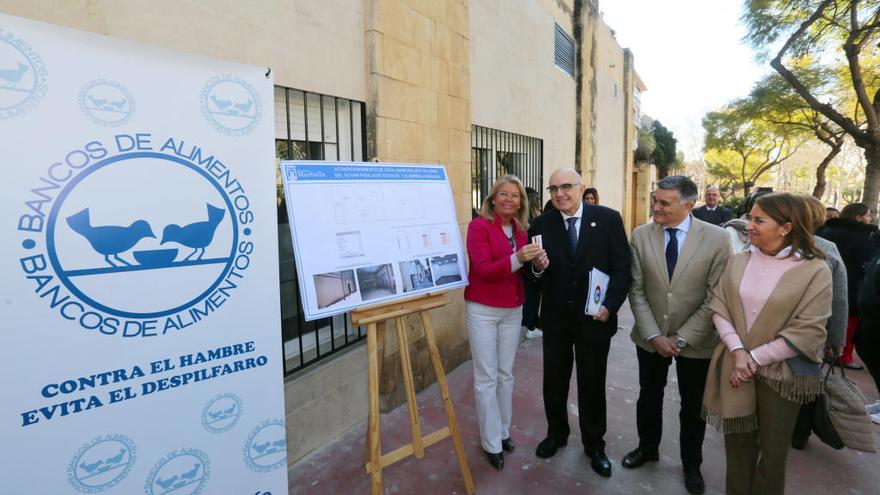 Muñoz, ayer, en la visita al nuevo local de Bancosol.