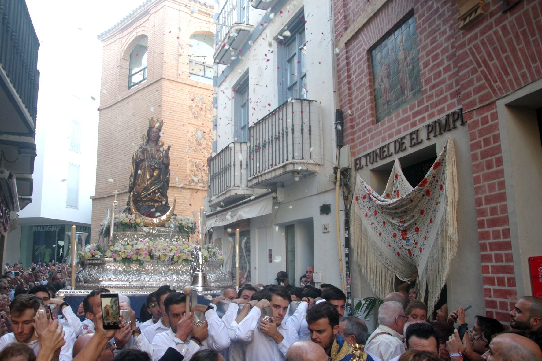El traslado de la Virgen de la Victoria a la Catedral, en imágenes