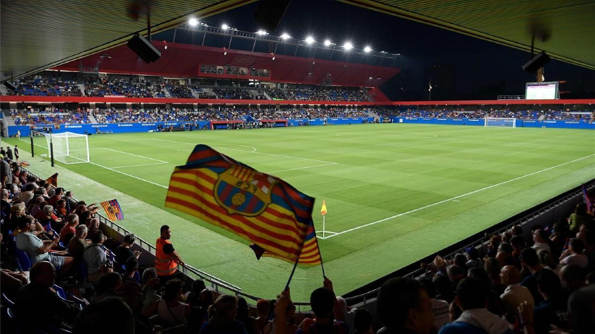 Panorámica del Estadi Johan Cruyff repleto de público