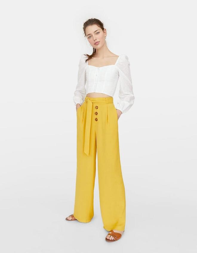 Pantalón 'palazzo' con botones y lazada, de Stradivarius