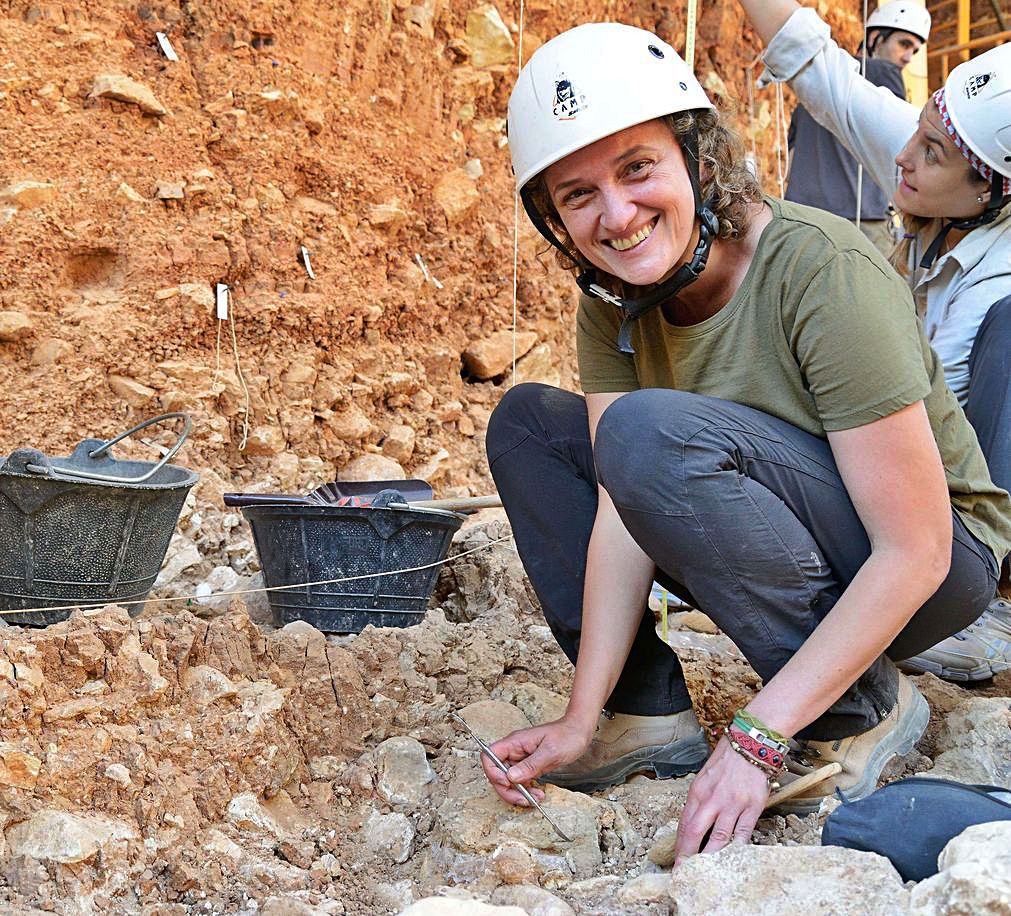 Pilar Fernández Colón, en una de las excavaciones