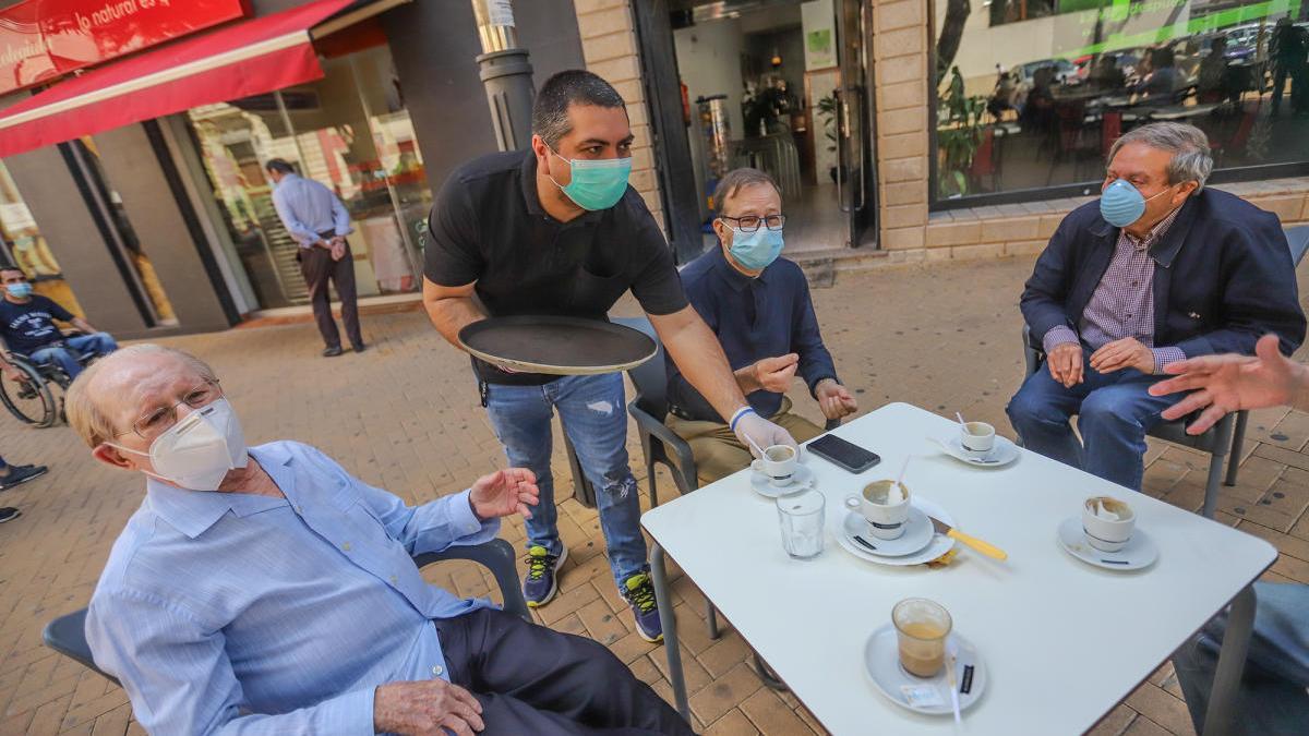 Orihuela y Callosa de Segura eximen a los hosteleros del pago de la tasa de mesas y sillas