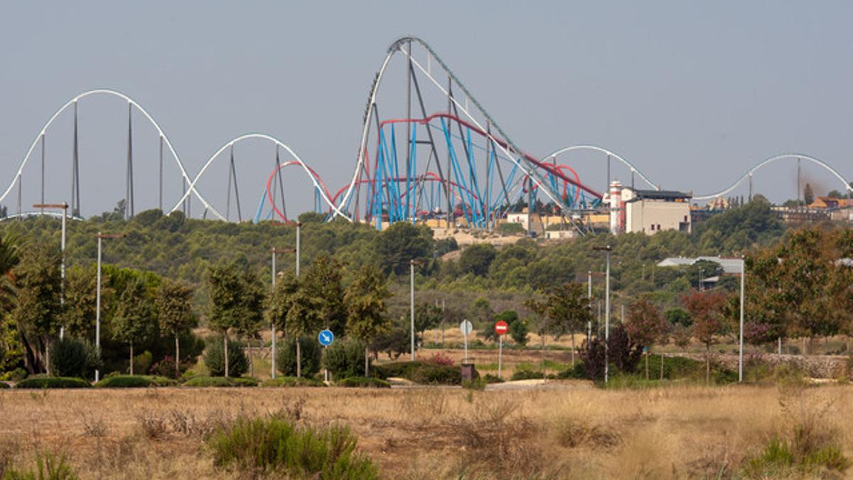 Los terrenos que ocupará el nuevo parque temático Barcelona World, junto a Parc Aventura.