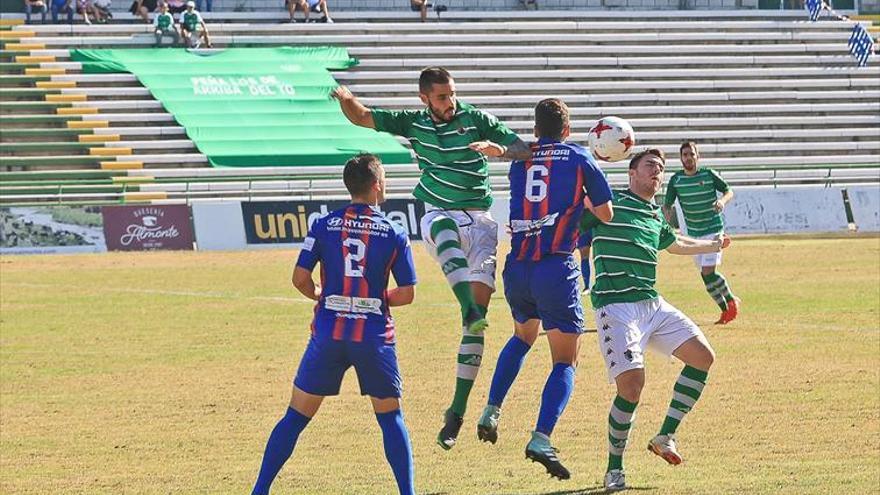 El Cacereño se examina frente a un Coria que aspira a todo