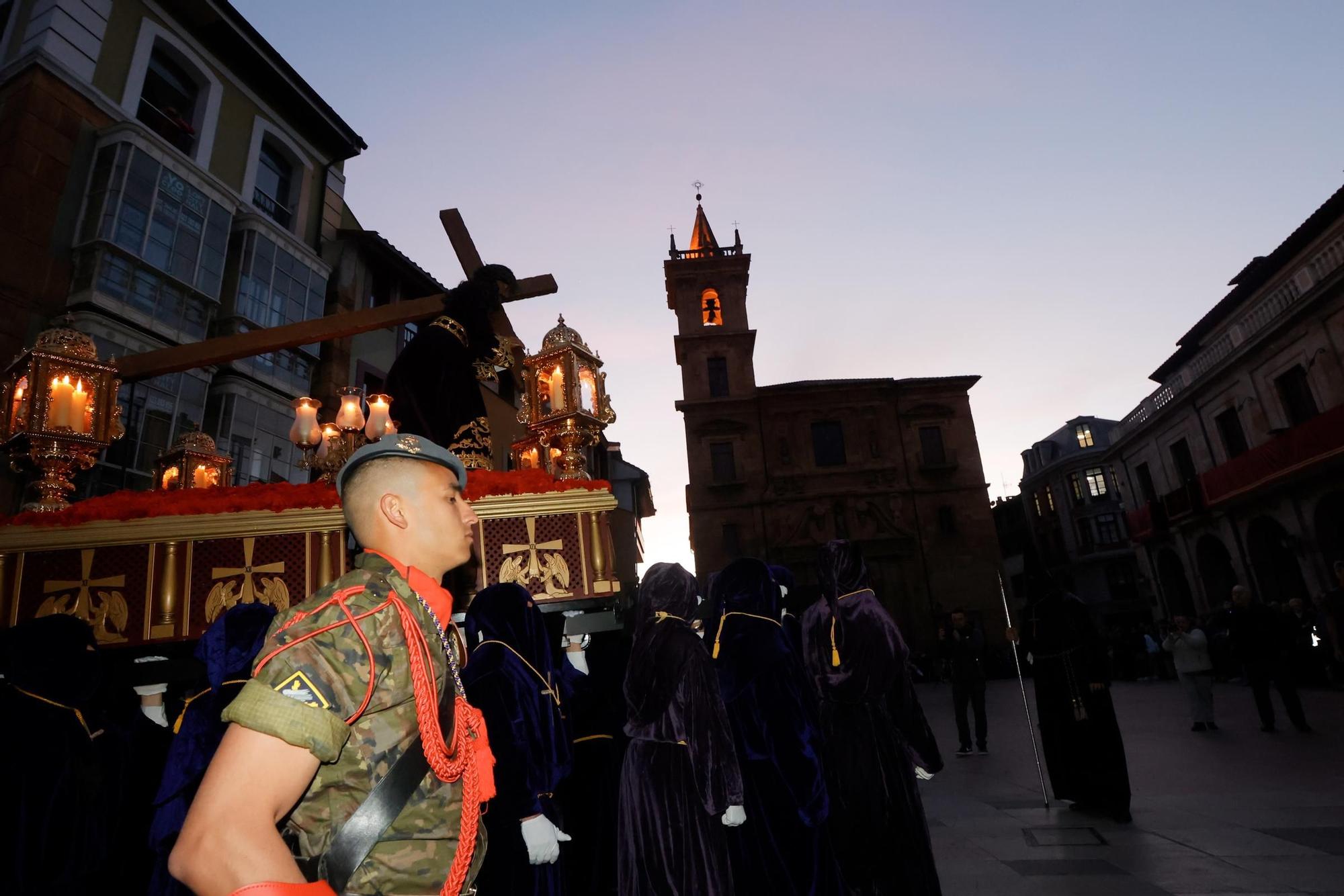 El Señor de Oviedo atrae multitudes: mira las fotos de la procesión del Nazareno