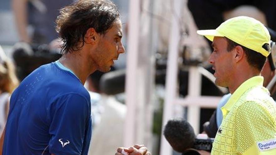 Nadal y Bautista se saludan tras finalizar su enfrentamiento.