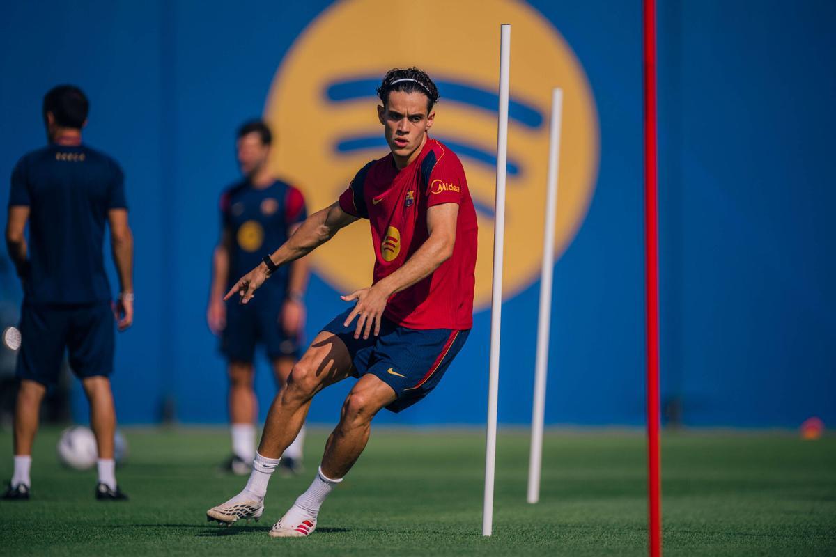 Héctor Fort, en un entrenamiento de pretemporada del FC Barcelona