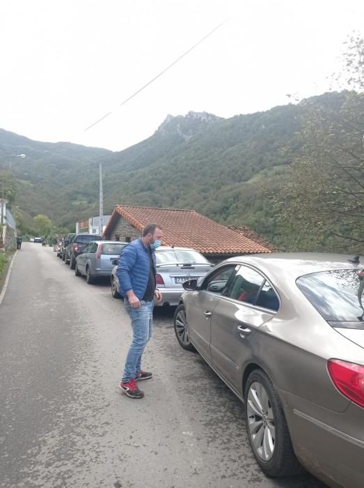 La población de Ponga, en fila en el autocovid