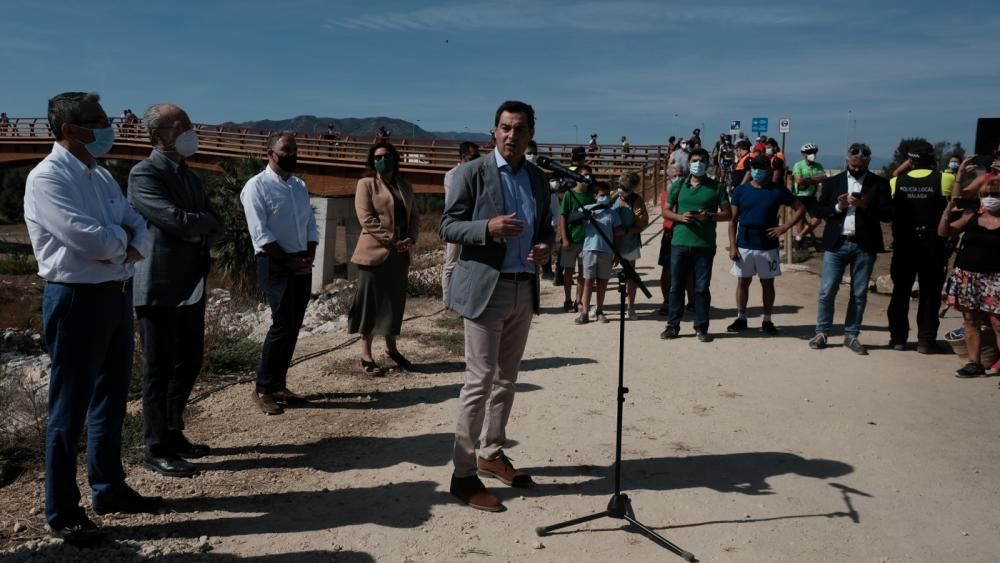 Inauguración de la pasarela peatonal sobre el río Guadalhorce, en Málaga.