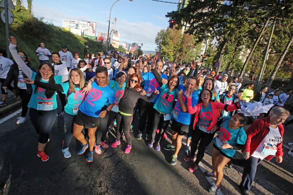 Más de 3.500 personas participan esta mañana la Carrera Vigo Contra el Cáncer.