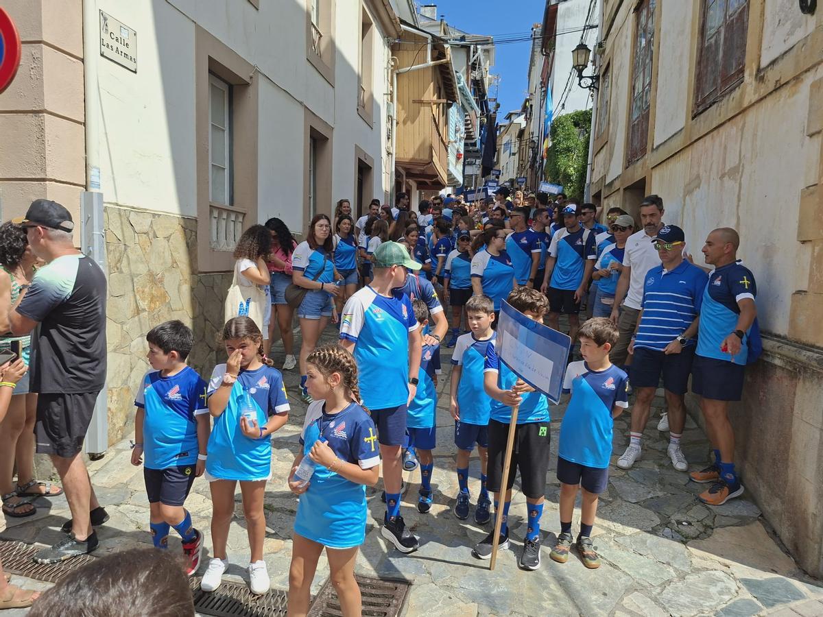 En imágenes: Los nadadores toman las calles de Navia en un ambiente "espectacular" En imágenes: Los nadadores toman las calles de Navia en un ambiente "espectacular"