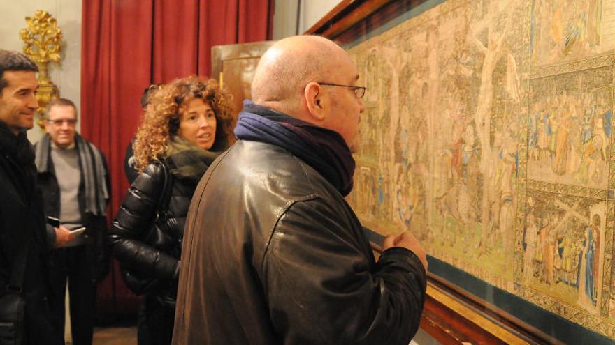 La visita guiada al Museu de la Seu permetrà contemplar el tapís frontal florentí.