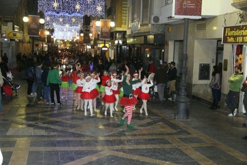 Cabalgata de la ilusión y cuento "El año que Mama Noel repartió los regalos"