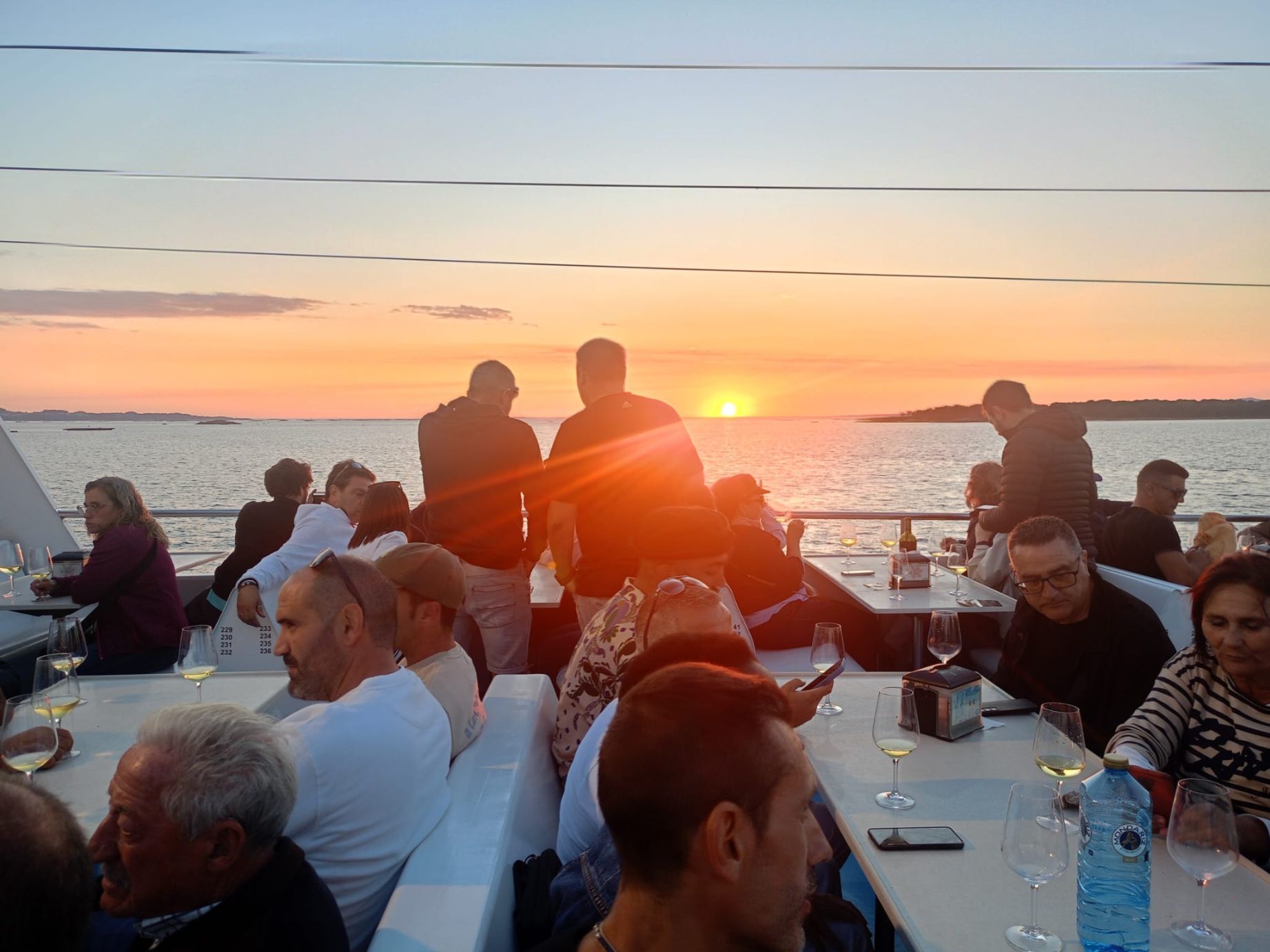 La ruta de «Viños singulares polo mar» a bordo del catamarán «Gran Cormorán Jet», esta tarde-noche.