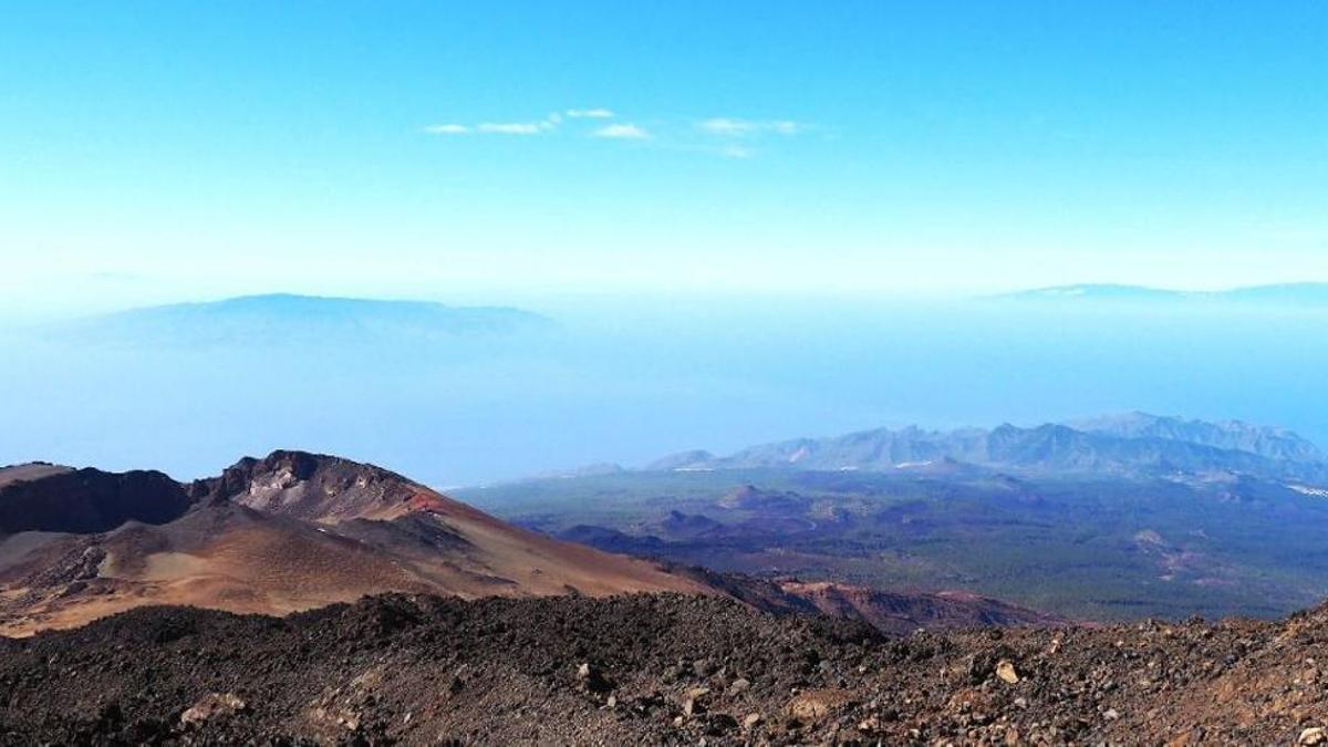 Panorámica del Noroeste de Tenerife desde Pico Viejo, en el Parque Nacional del Teide.