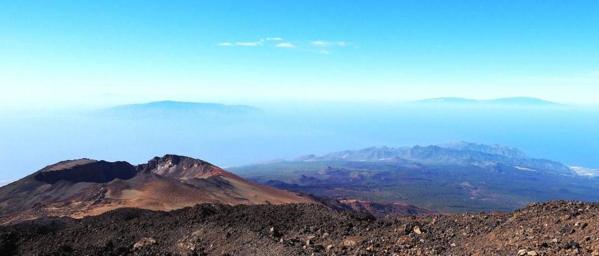 Panorámica del Noroeste de Tenerife desde Pico Viejo, en el Parque Nacional del Teide.