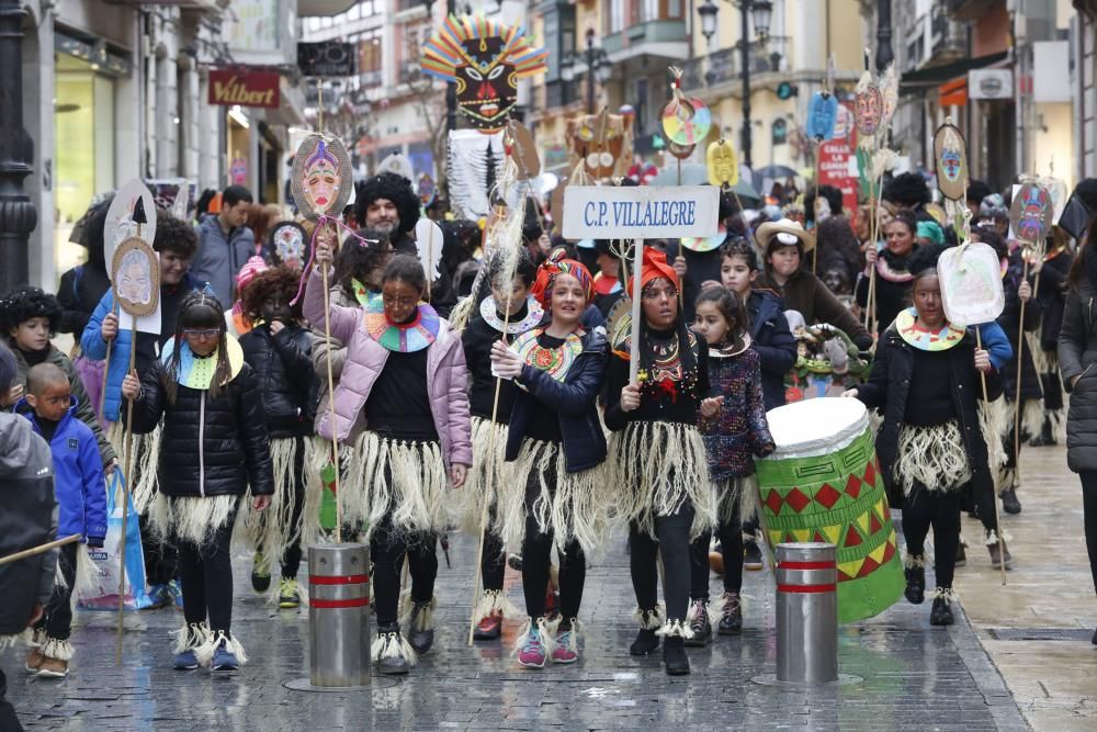 Tradicional desfile de los Escolinos Antroxaos.