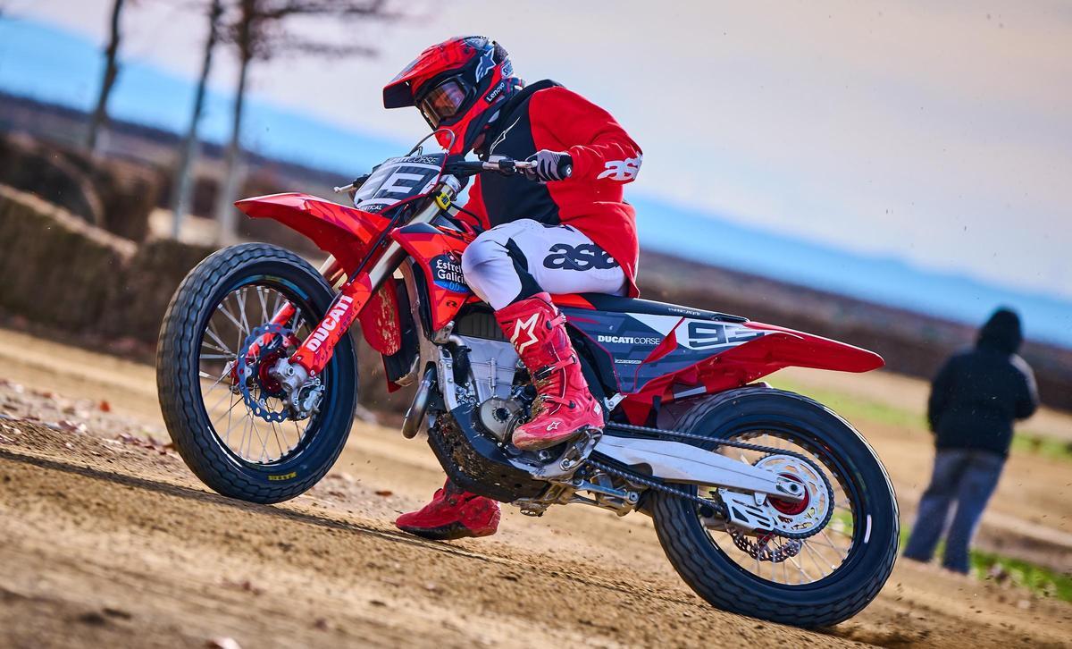 Marc Márquez, el pasado lunes, entrenándose ya sobre una moto en Alcarràs (Lleida).