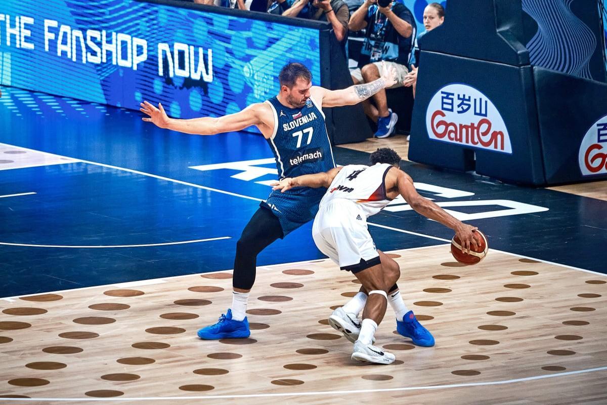 Doncic cometió su cuarta falta apenas iniciada la segunda mitad y eso condicionó el juego del esloveno