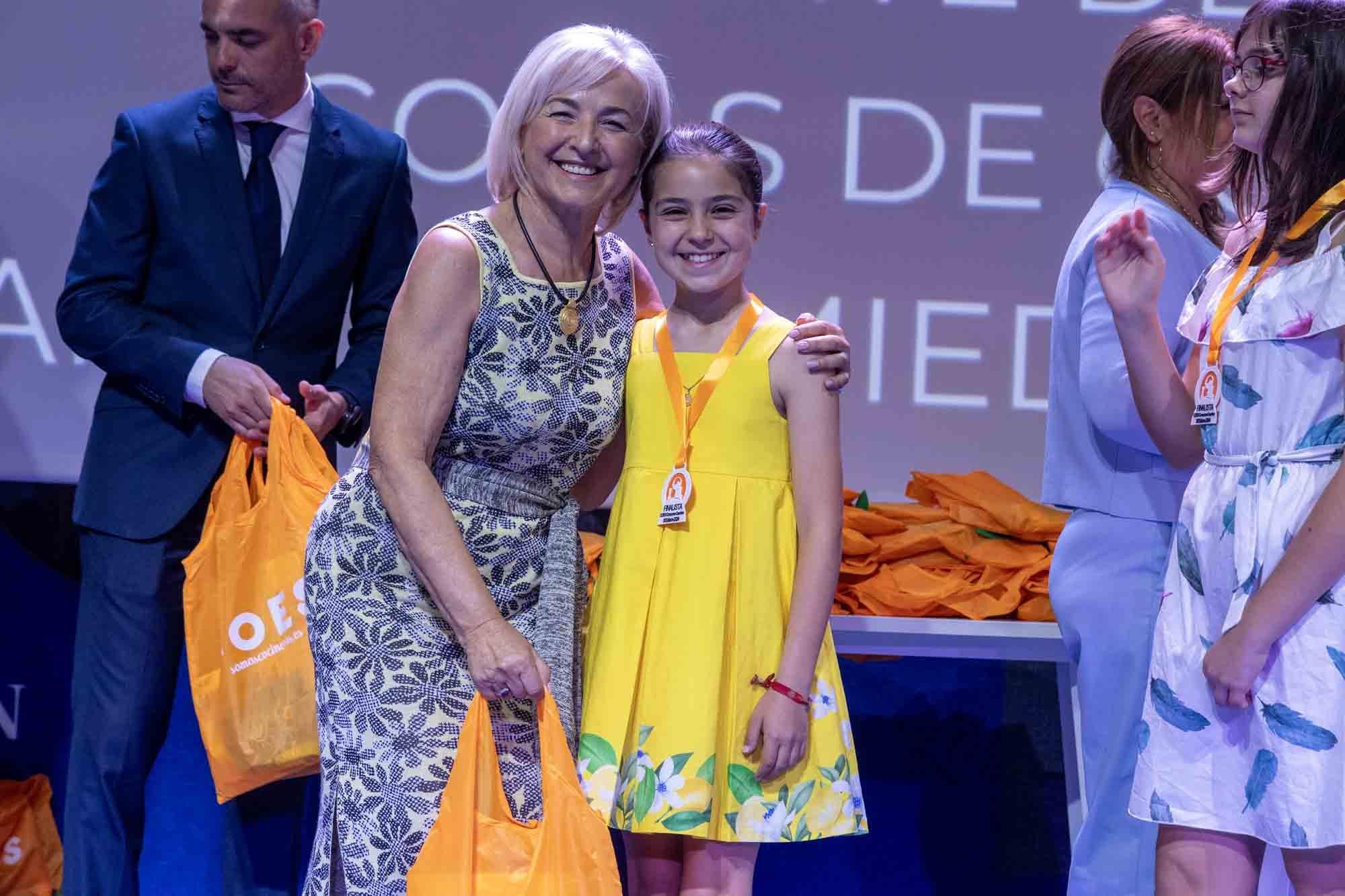 Entrega de premios del concurso infantil de relatos cortos "Cuéntame un cuento para comer" en el Club INFORMACIÓN organizado por COES