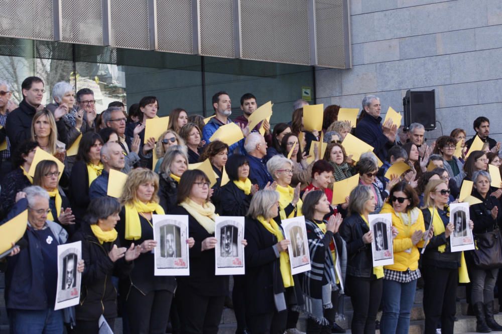 Els treballadors de la Generalitat de Girona fan un minut de silenci per protestar contra la repressió de la JEC