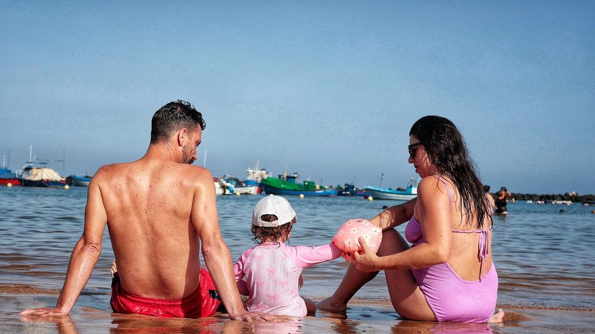 Canarias se enfrenta a un episodio de calor veraniego exprés en plena primavera