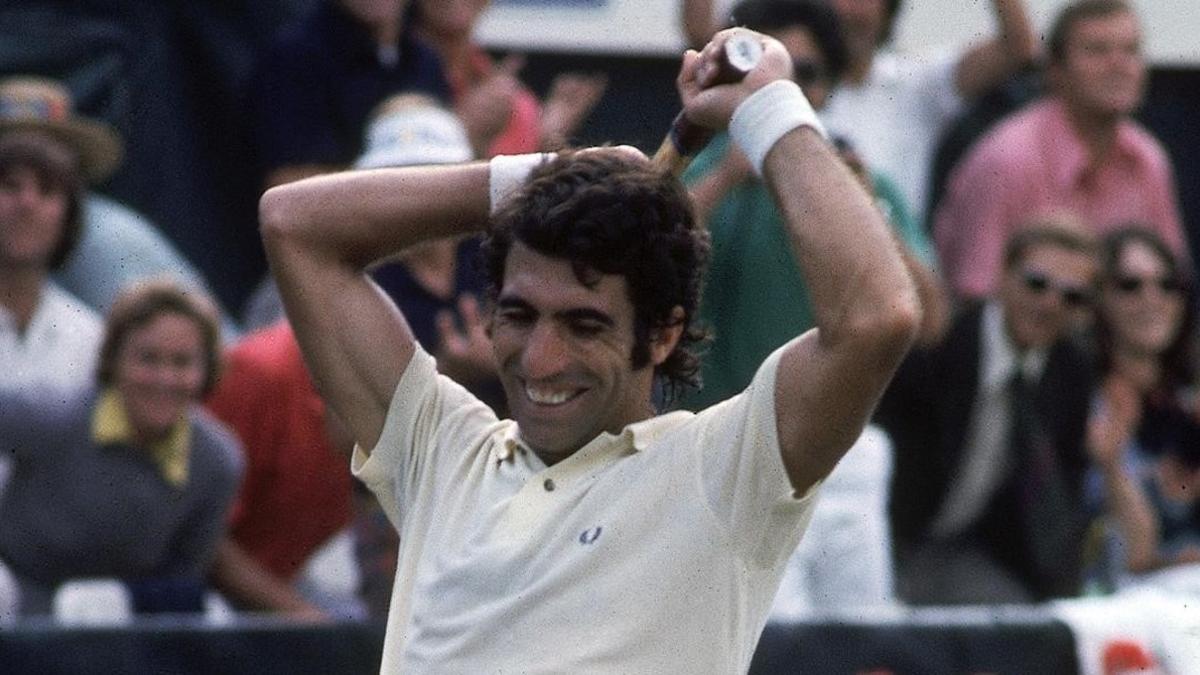 Orantes celebra su victoria en el US Open de 1975 ante Connors.