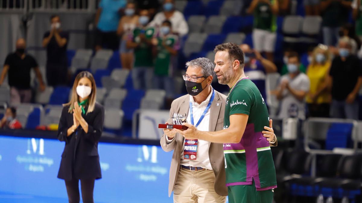 Carlos Cabezas juega su último partido con el Unicaja en el Carpena