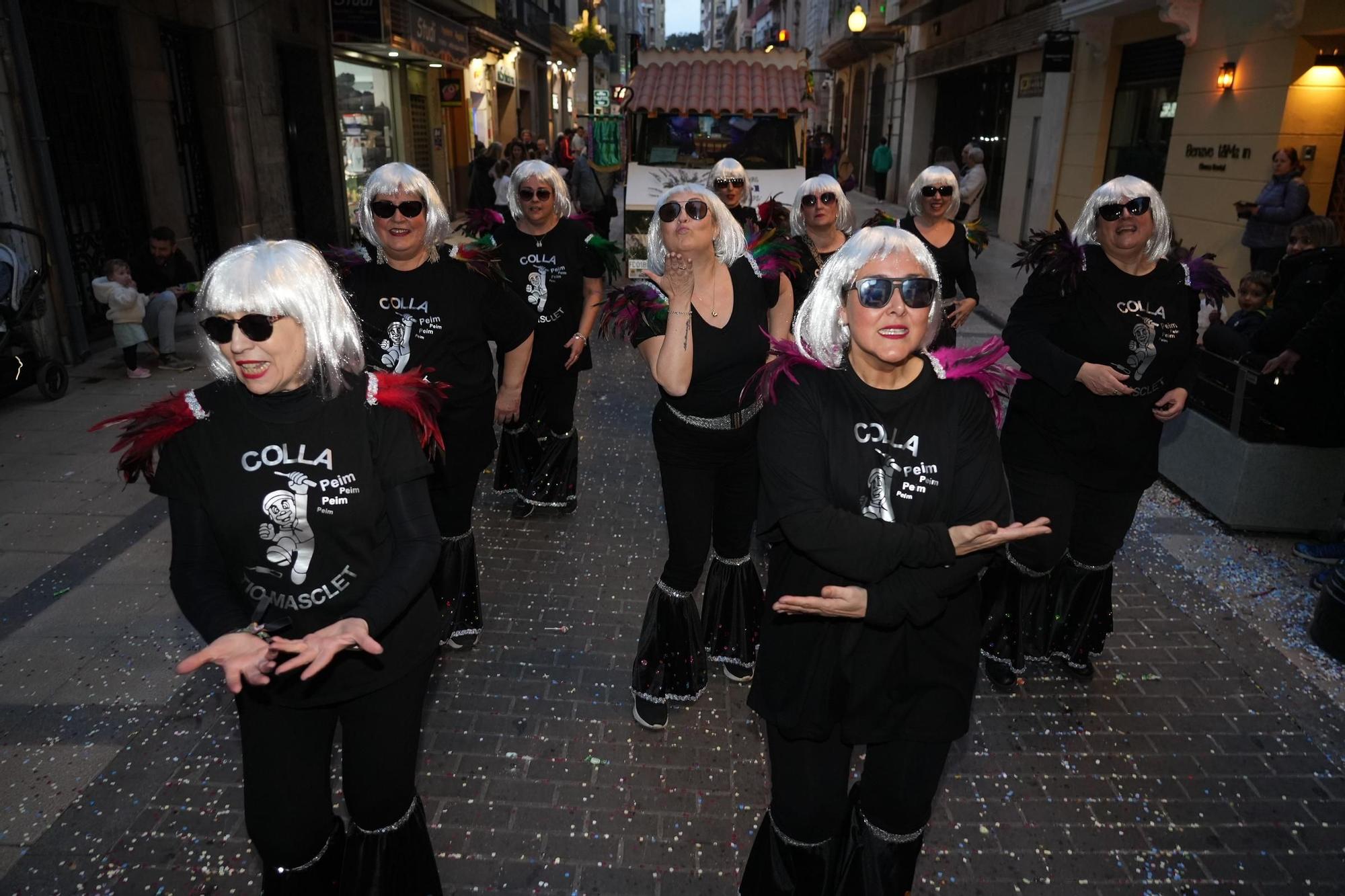 Desfile de animación de collas y carros engalanados